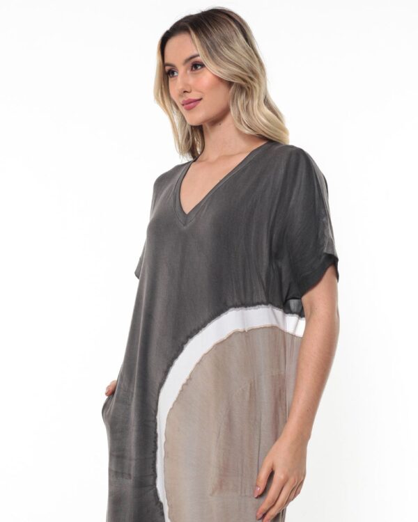 Vestido em Malha Estampado Decote V - Chumbo Fendas - Imagem 2