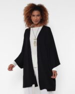 Kimono em Malha Recortes e com Bolsos