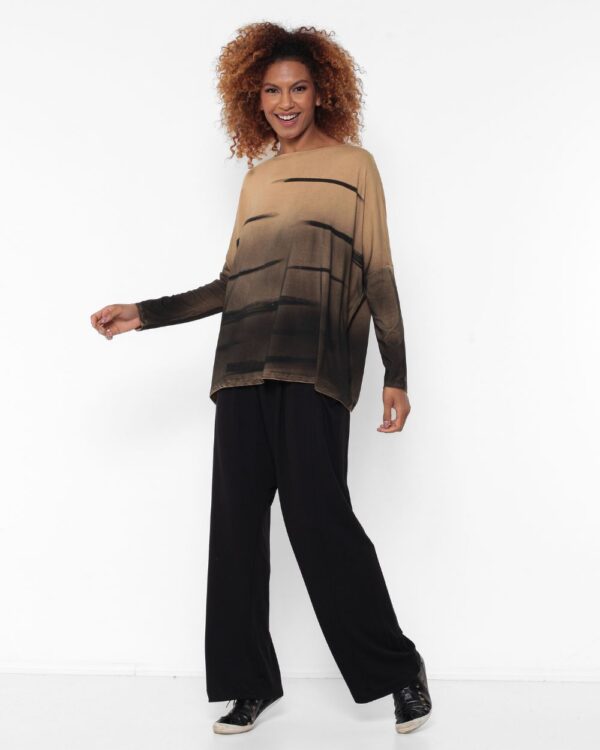 Blusa Feminina em Malha Estampada Com Mangas Compridas - Bege - Imagem 2