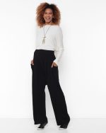 Calça Feminina Em Malha Com Bolsos