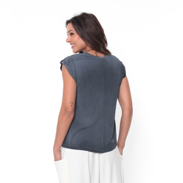 Blusa Feminina em Malha Estonada Com Mangas Curtas - Preto - Imagem 5