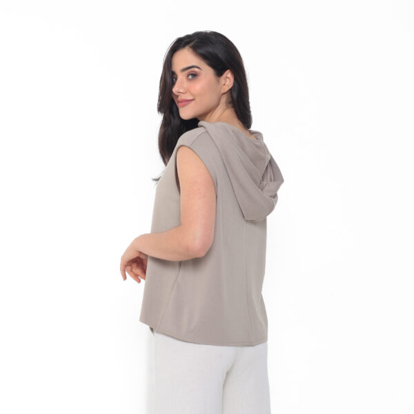 Colete Feminino com Capuz Moletinho - Off - Imagem 10