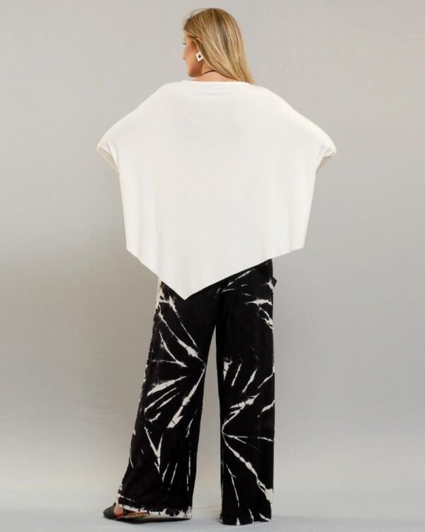 Blusa Feminina Diagonal em Malha Manga Longa - Branca - Imagem 3