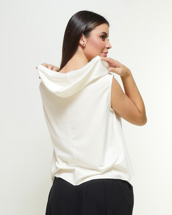 Colete Feminino com Capuz Moletinho - Off - Imagem 3