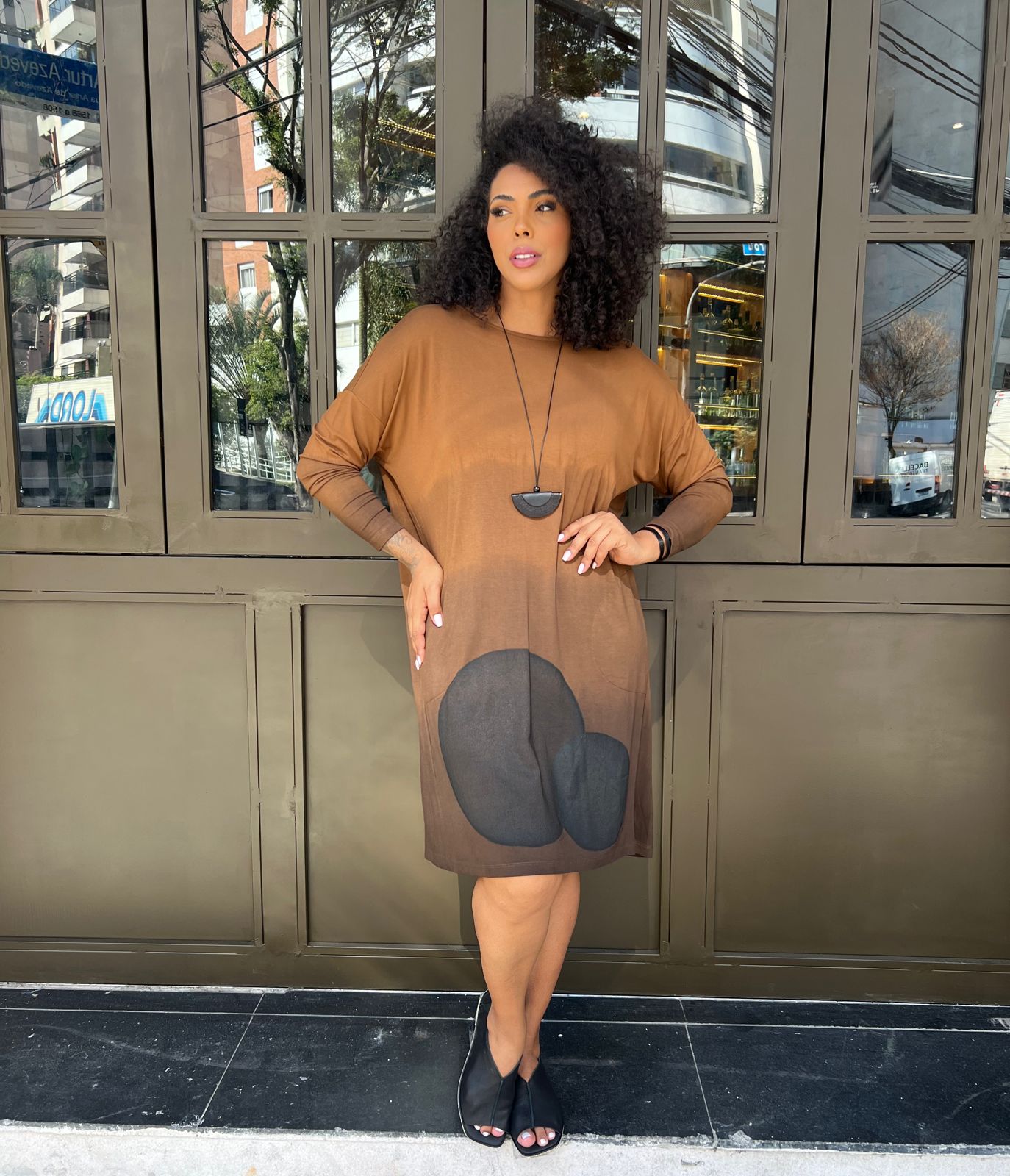 WhatsApp Image 2024-08-06 at 12.22.53 (1) Vestido em Malha Estampado - Marrom - Imagem 1