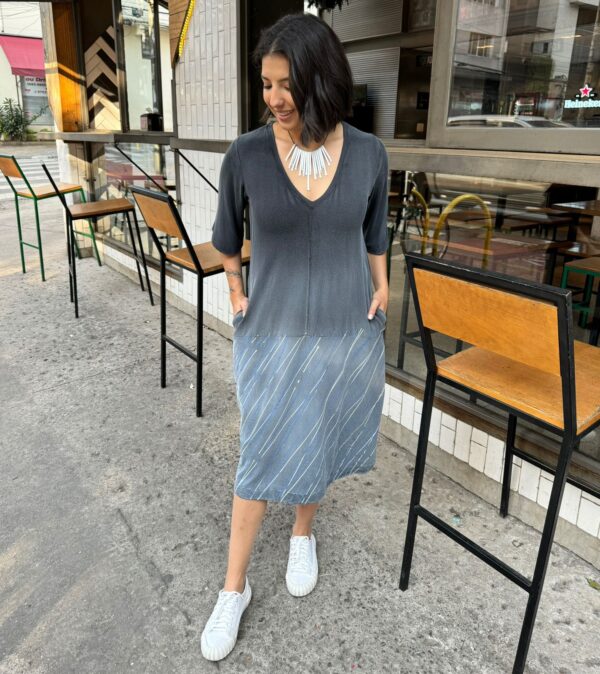 Vestido em Malha Decote V Estampado Com Bolsos - Preto - Imagem 1