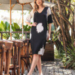 Vestido Estampado Decote V em Malha Com Bolsos - Bicolor