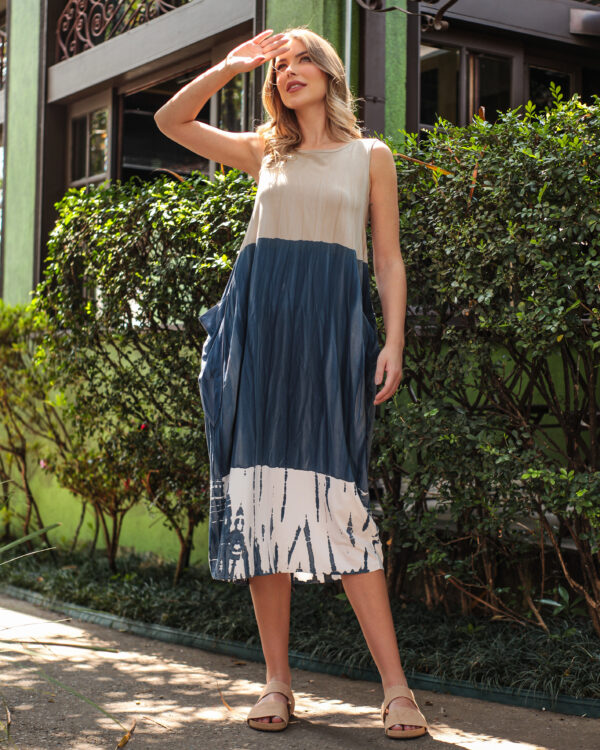Vestido Sem Manga Estampado em Malha Com Bolsos - Bicolor - Imagem 4