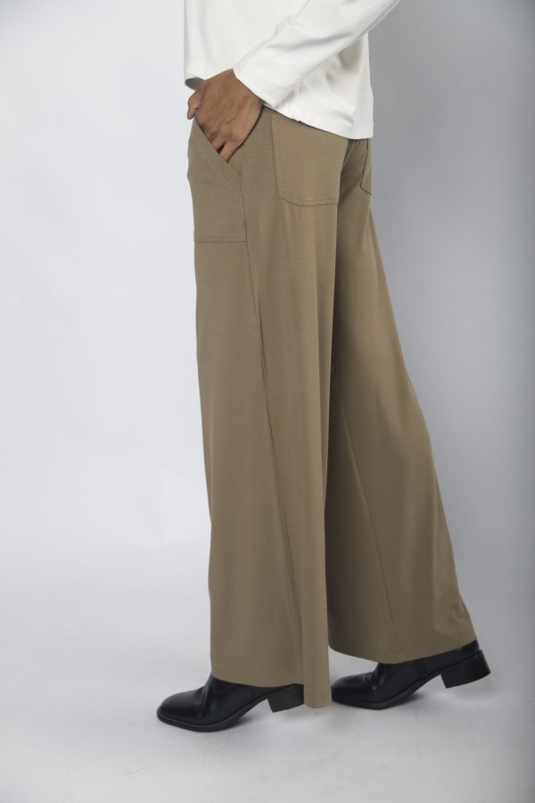 Calça Feminina em Malha com Bolsos - Imagem 10
