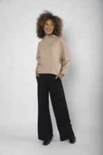 Calça Feminina Em Malha E Bolsos Nas Laterais - Imagem 11