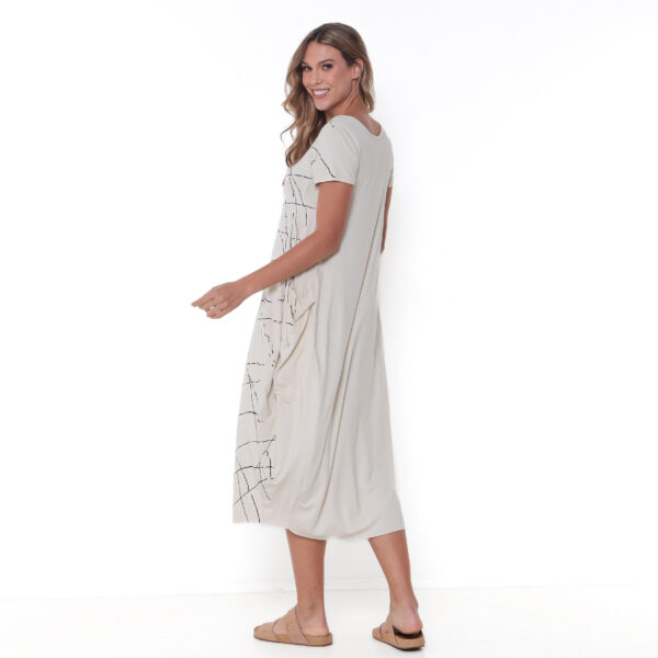 Vestido Em Malha Estampado Com Bolsos - Areia - Imagem 5