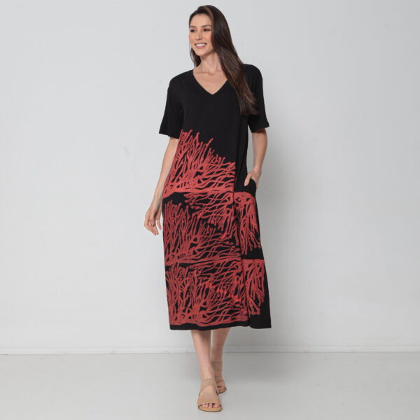Vestido Em Malha Estampado Mangas Curtas Com Bolsos E Decote V - Preto - Imagem 4