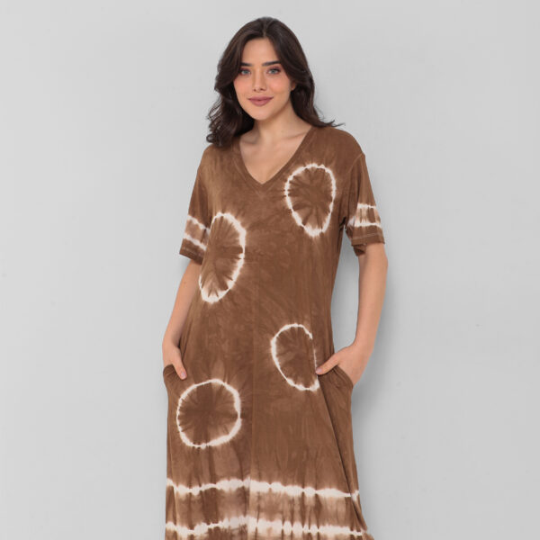 Vestido Em Malha Estampado Decote V Com Bolsos - Marrom - Imagem 5