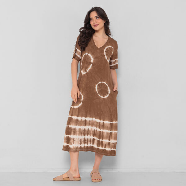 Vestido Em Malha Estampado Decote V Com Bolsos - Marrom - Imagem 4