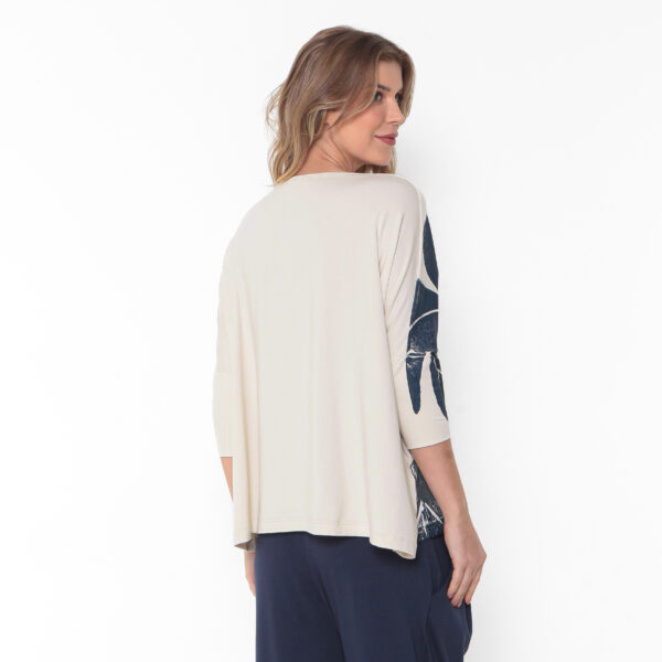 Blusa Feminina Em Malha Estampada Com Mangas Compridas - Areia - Imagem 5