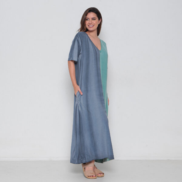Vestido Em Malha Estampado Decote V Com Bolsos E Mangas Curtas - Bicolor - Imagem 2