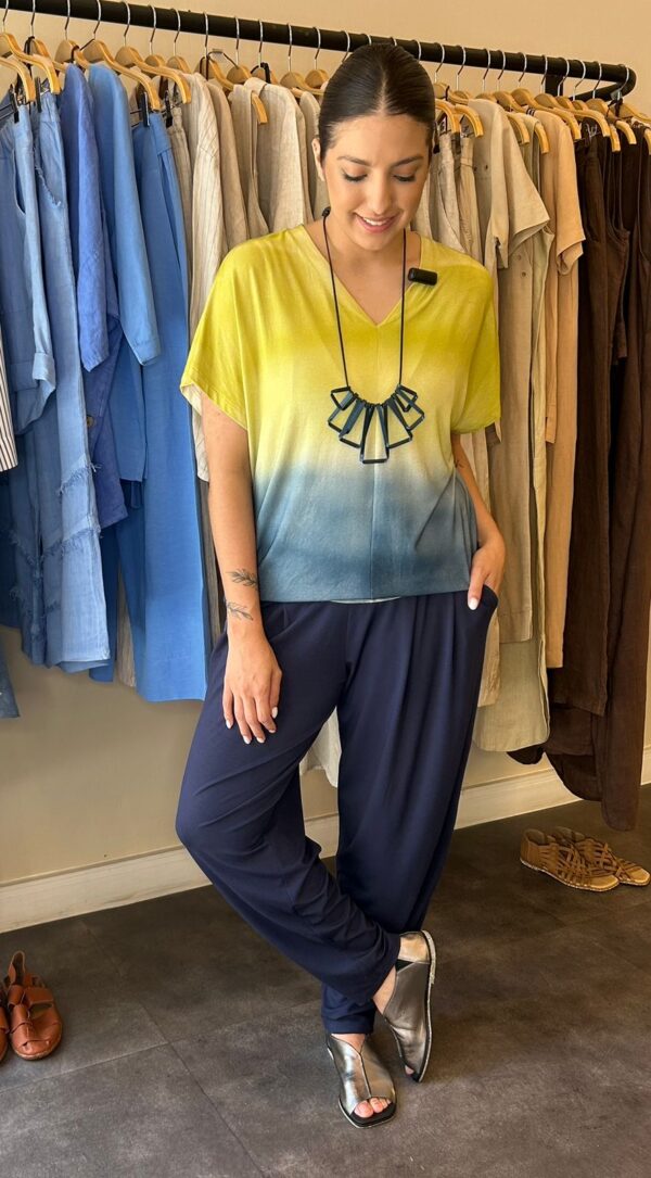 Blusa Feminina Em Malha Estampada - Bicolor - Imagem 1