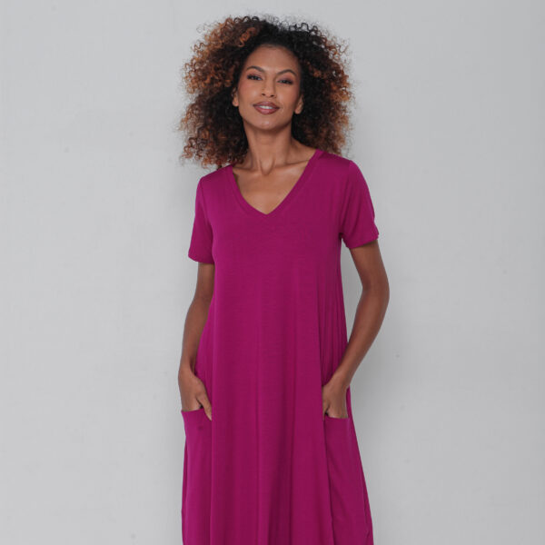 Vestido Liso em Malha Manga Curta Decote V - FUSCIA - Imagem 2