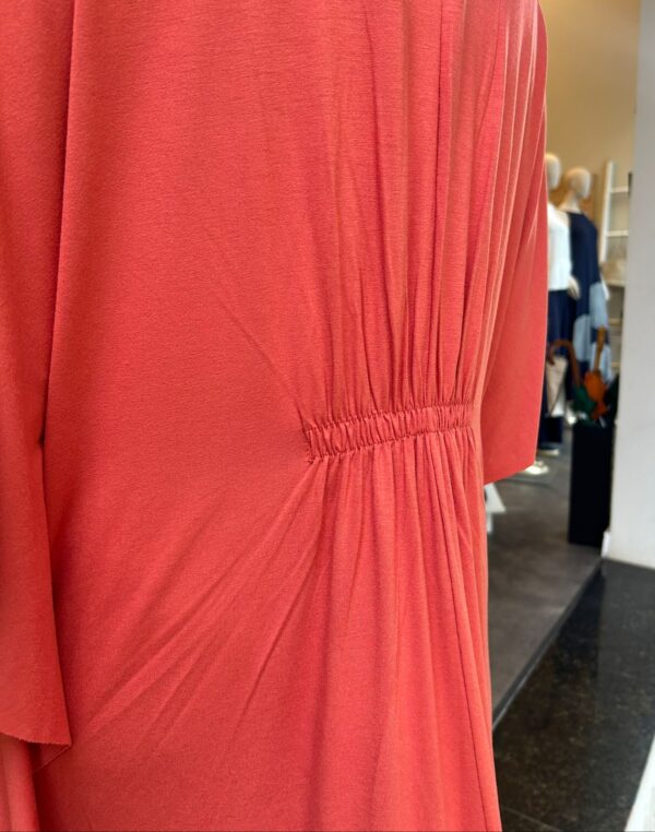 Vestido em Malha Decote V Franzido - Imagem 7