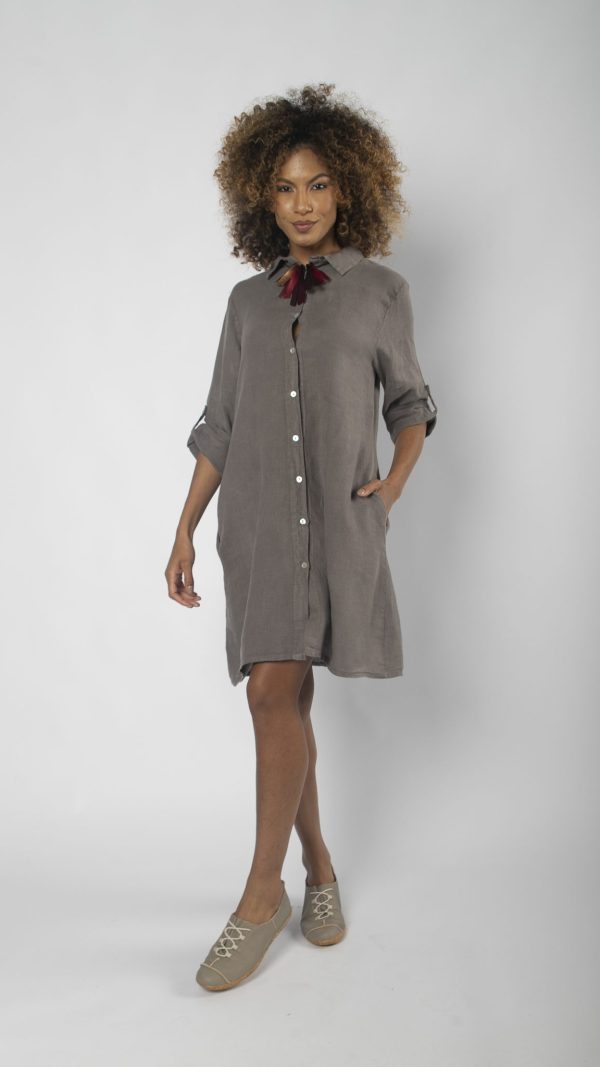 Vestido em Linho com Botões Madrepérola