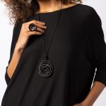 Colar Monica Krexa em Alumínio - Preto