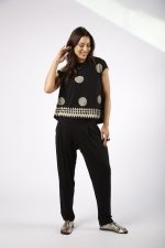 Blusa Tokyo Com Manga Curta Flórida - Preto - Imagem 2
