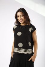 Blusa Tokyo Com Manga Curta Flórida - Preto
