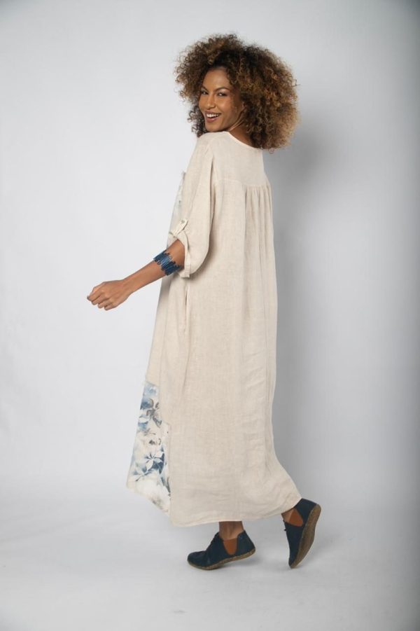 Vestido Em Linho Com Recortes Florais - Imagem 5