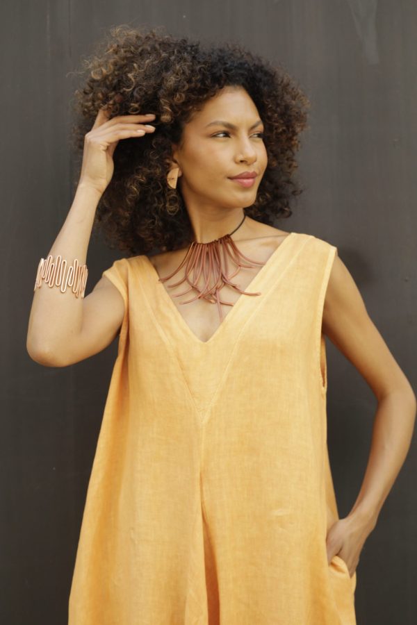 Vestido em Linho Decote V - Imagem 2