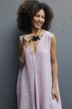 Vestido em Linho Puro Decote V - Imagem 2