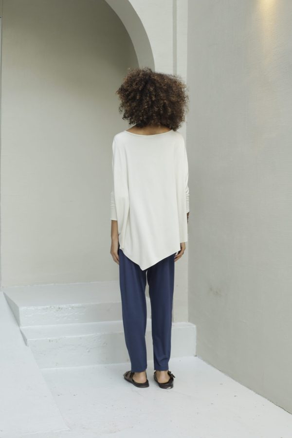 Blusa Feminina Diagonal Manga Curta - Off - Imagem 4