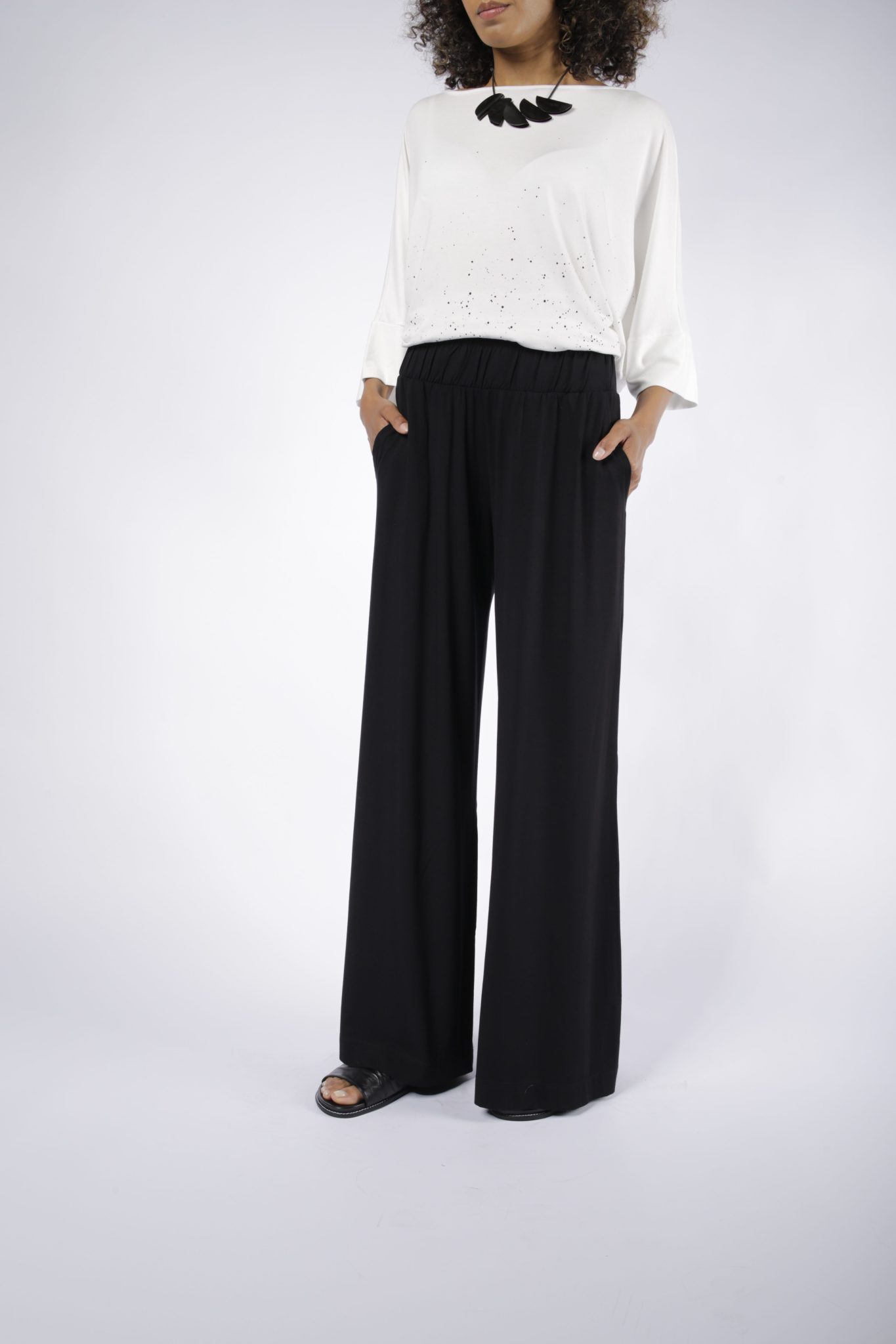 D3_1346 Calça Feminina Com Bolsos Nas Laterais - Imagem 1