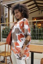 Blusa Feminina Estampada Em Malha Manga Curta - Bicolor - Imagem 2