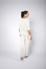 Blusa Feminina Em Malha Decote Em V - Cru - Imagem 4