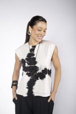 Blusa Feminina Manga Curta Estampada - Preto - Imagem 2