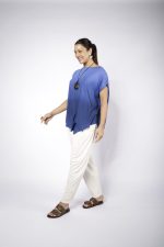 Blusa Feminina Em Malha Com Mangas Curtas - Azul - Imagem 3