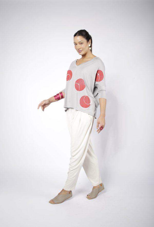 Blusa Feminina Estampada Com Decote Em V - Cinza - Imagem 3