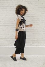 Blusa Feminina Em Malha Estampada - Preto - Imagem 4