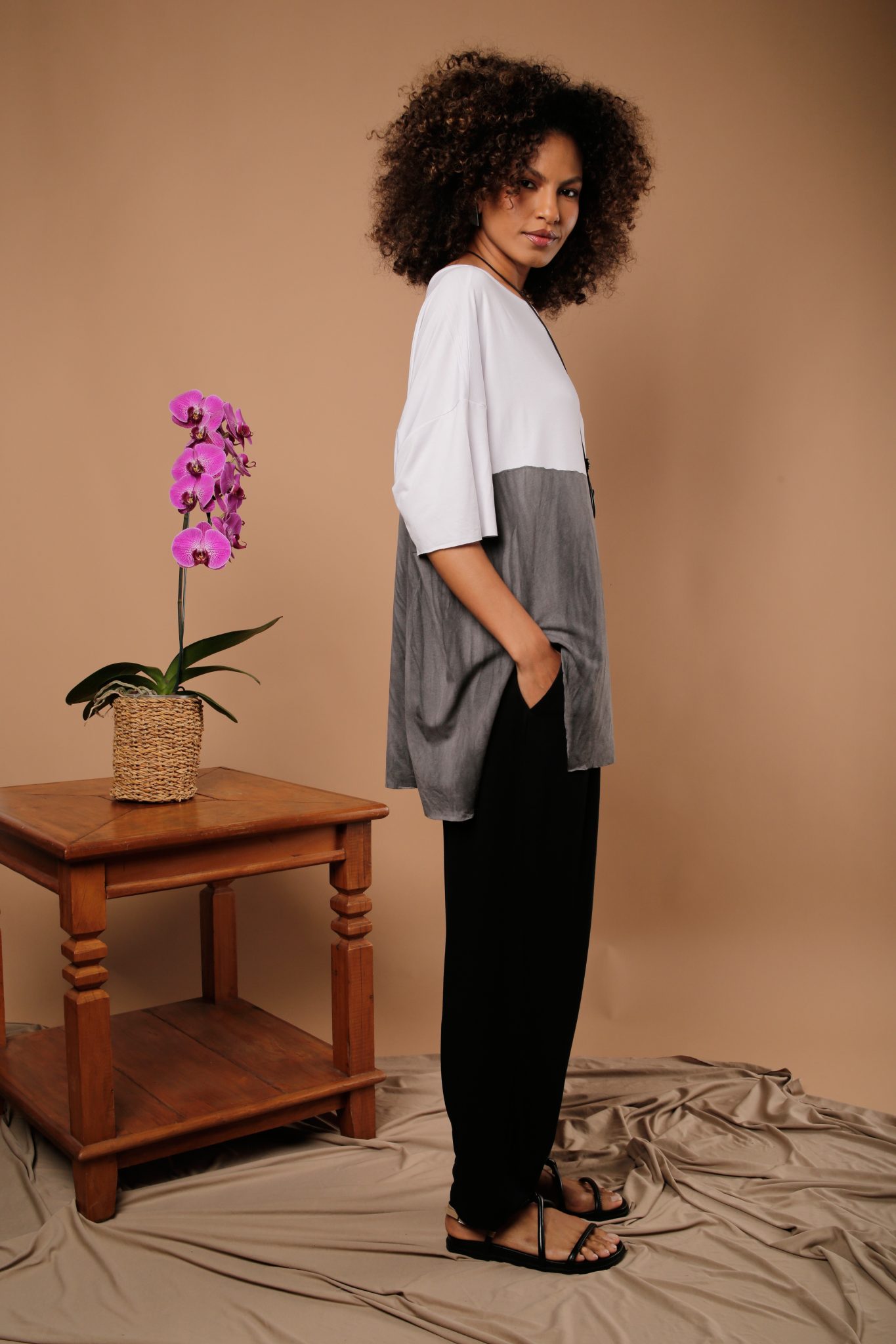 22 Blusa Feminina Em Malha Com Manga Curta - Branco - Imagem 2