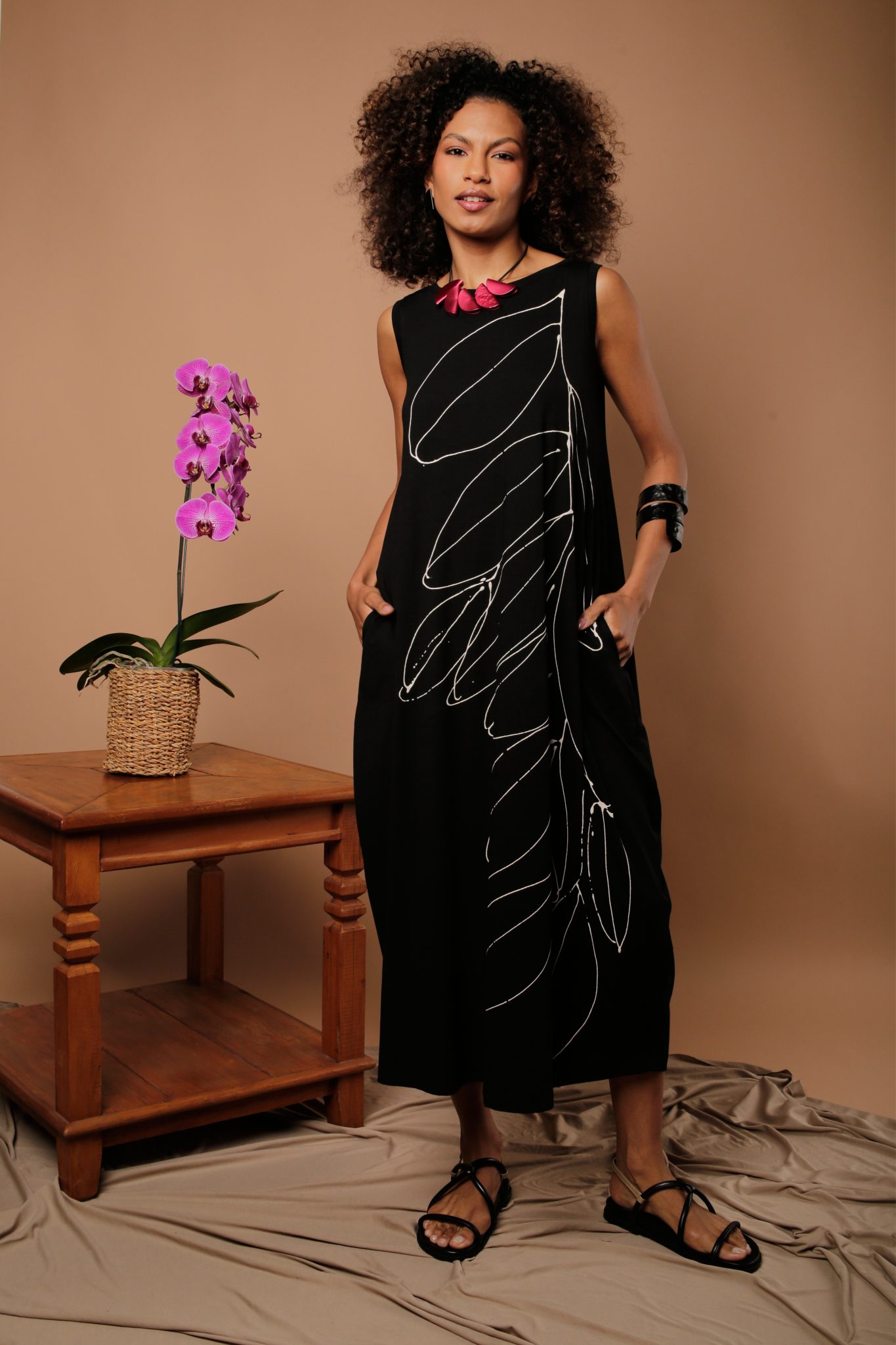 28 Vestido Feminino Em Malha Sem Manga - Preto - Imagem 1