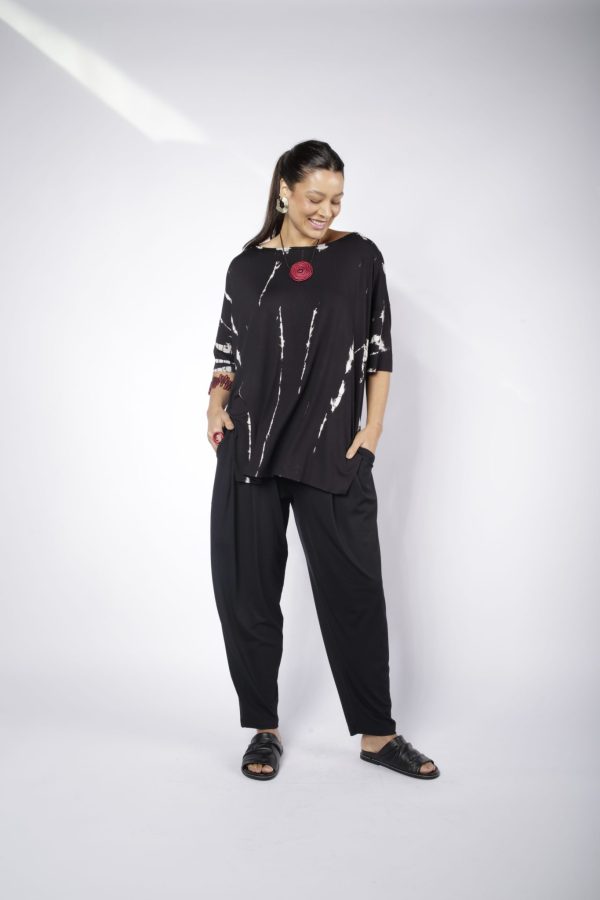 Blusa Feminina em Malha Estampada - Preto - Imagem 1