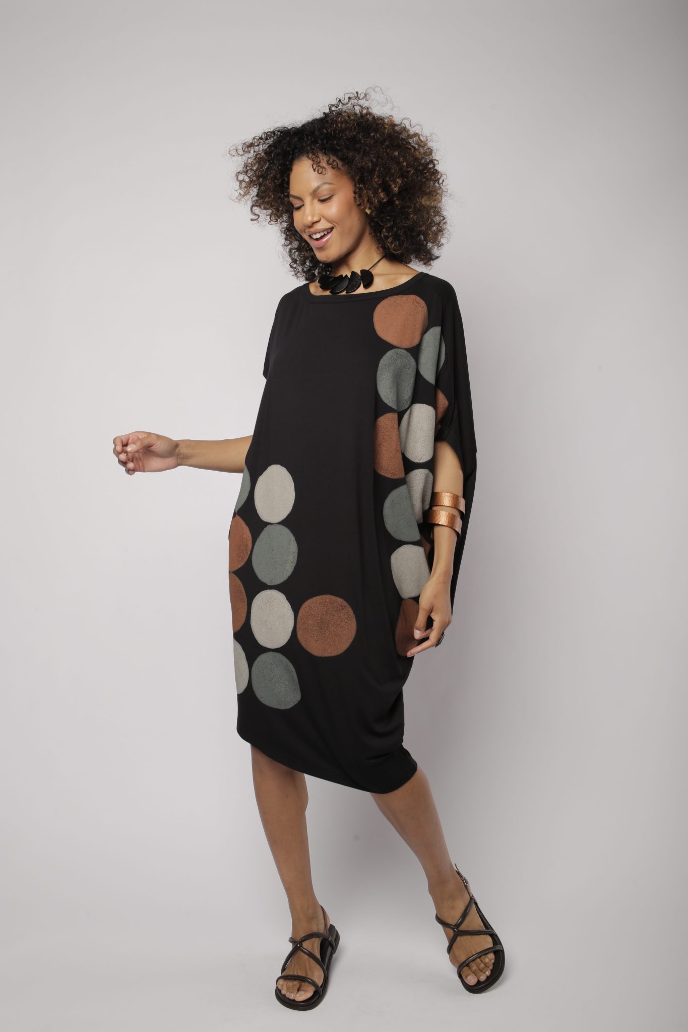 _D3_7250 Vestido Feminino Em Malha Manga Curta - Bolas - Imagem 3