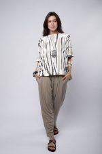 Blusa Feminina Em Malha Com Mangas Curtas - Off - Imagem 2