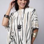 Blusa Feminina Em Malha Com Mangas Curtas - Off