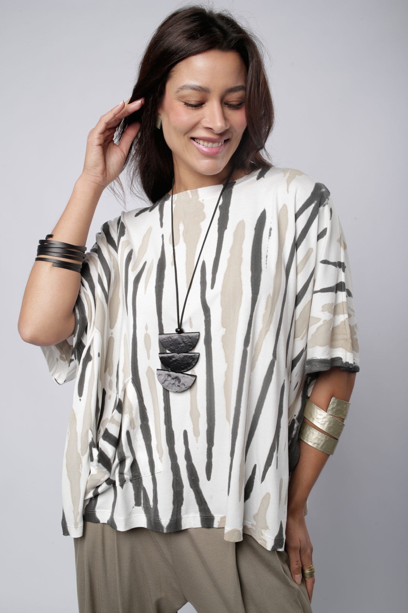 IMG_3639 Blusa Feminina Em Malha Com Mangas Curtas - Off - Imagem 1