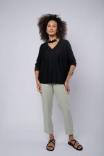 Blusa Ana Feminina Em Malha Decote em V - Imagem 4