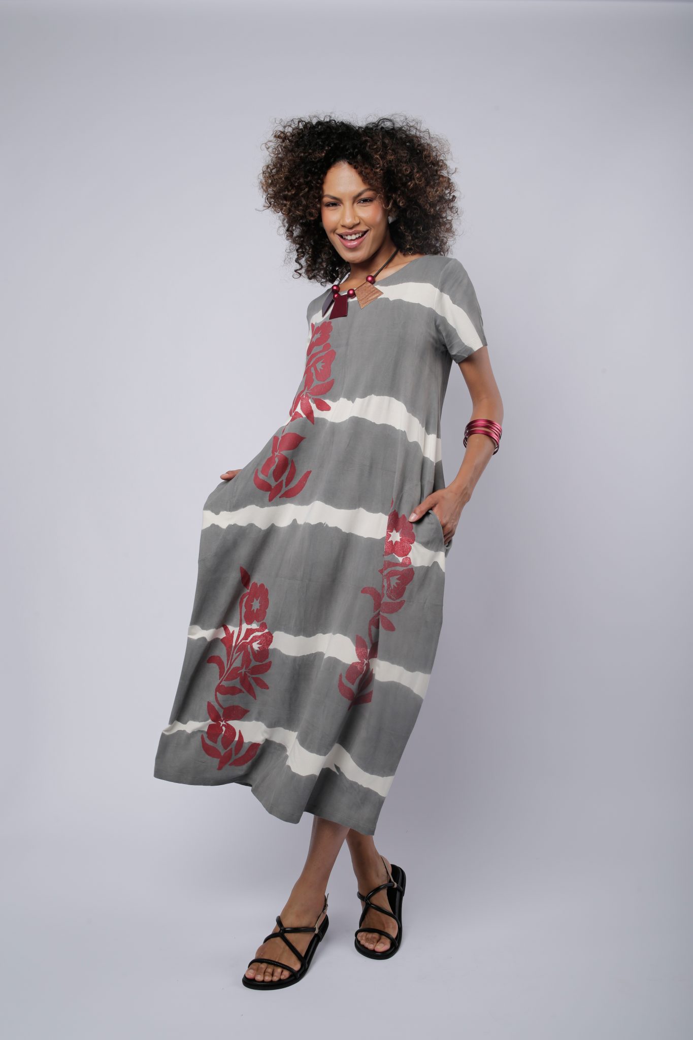 image01106 Vestido Feminino Em Malha Com Mangas Curtas - Imagem 1